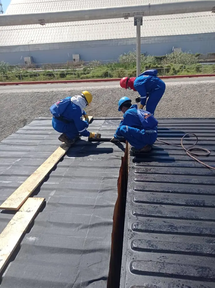 Container waterproofing Methanol from the East Metor (25)