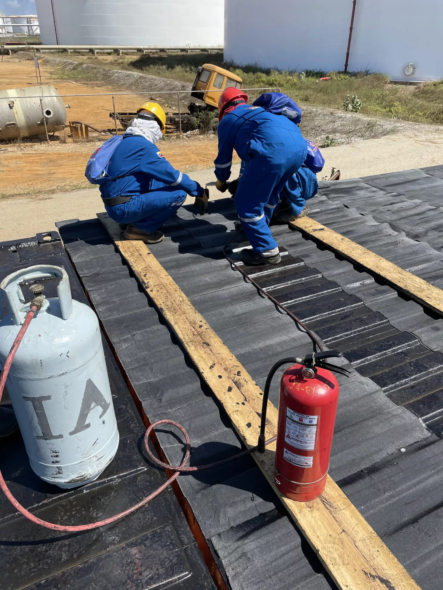 Container waterproofing Methanol from the East Metor (38)