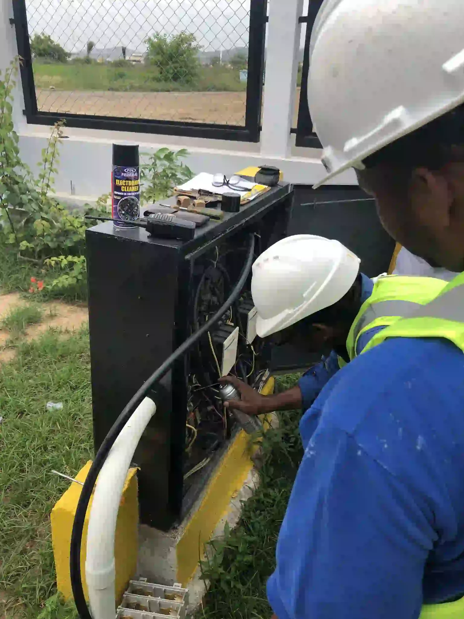 Corrective maintenance in distribution board in hangars Avior Airlines (2) copy