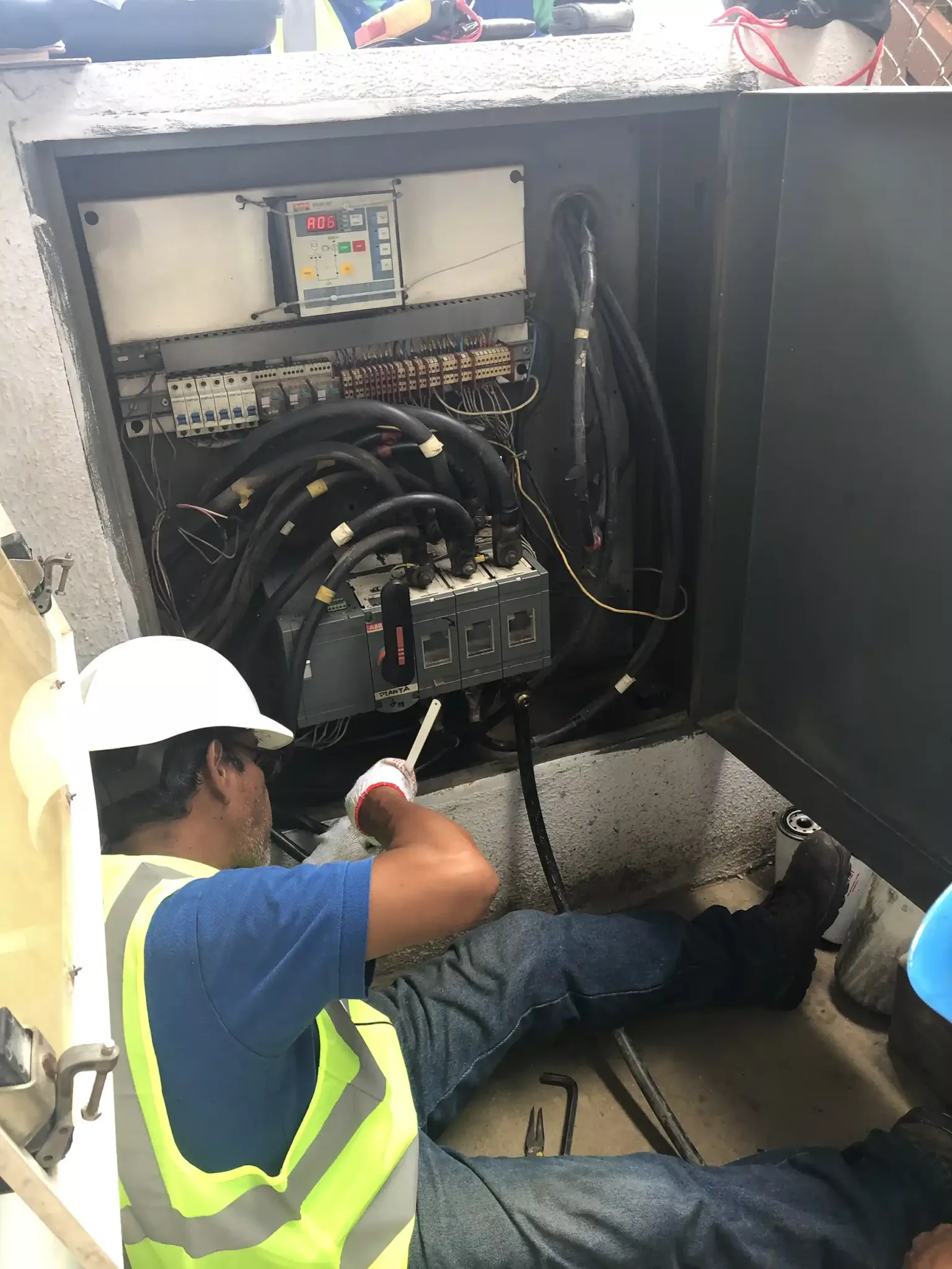 Corrective maintenance on transfer board Avior Airlines (4) copy