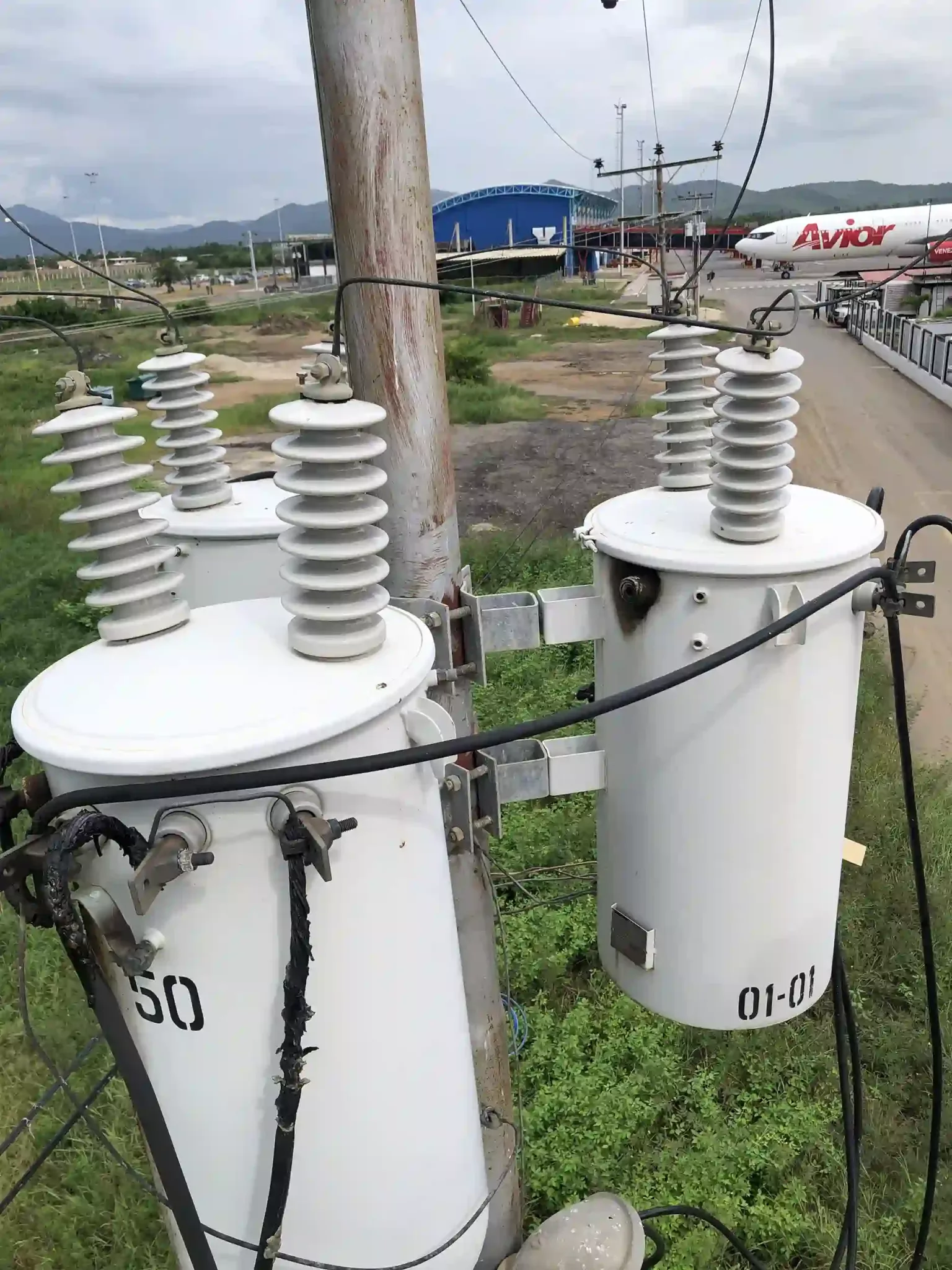 Corrective maintenance transformer bank of airline hangar Avior Airlines (2) copy