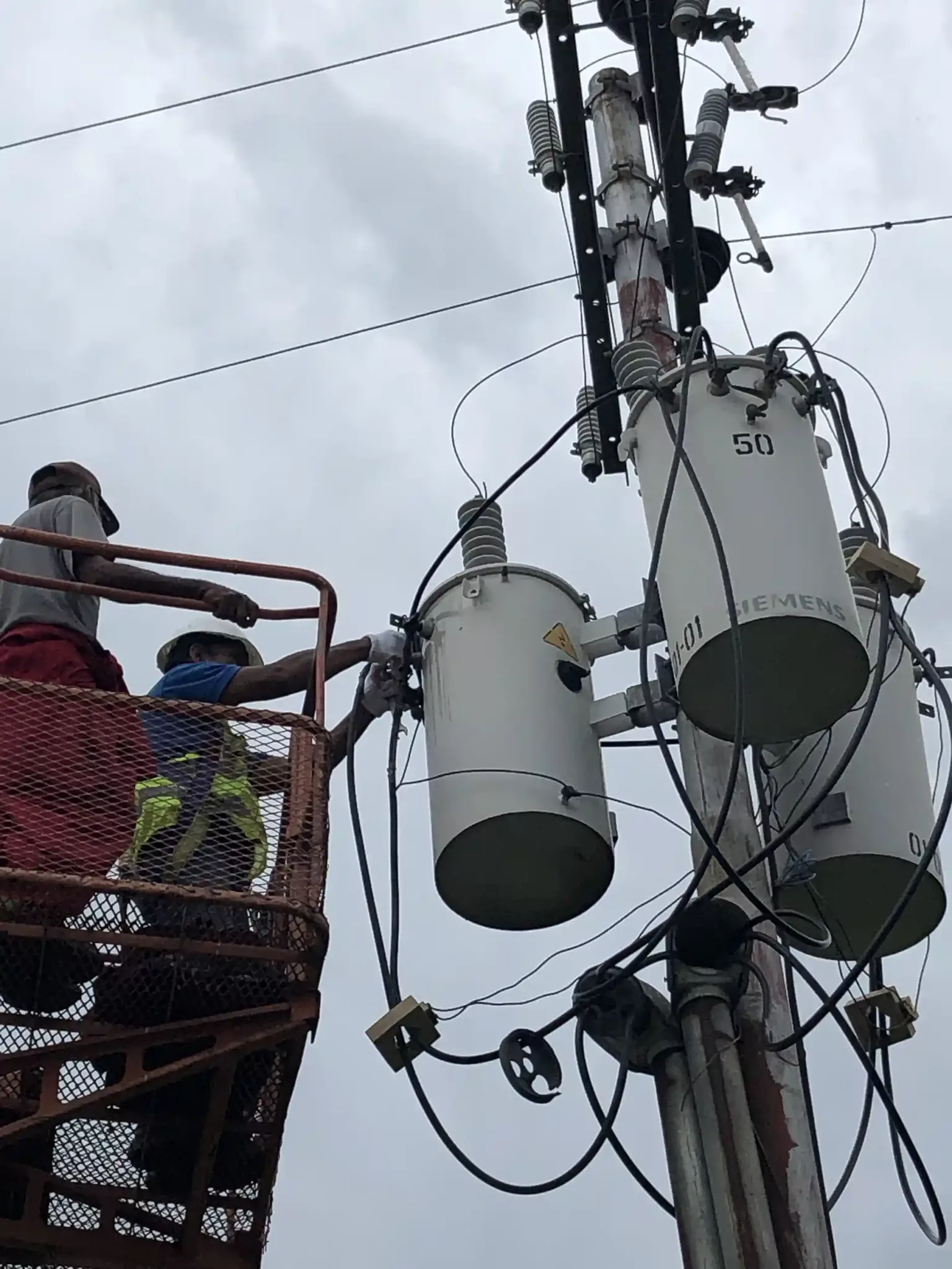 Corrective maintenance transformer bank of airline hangar Avior Airlines (6) copy