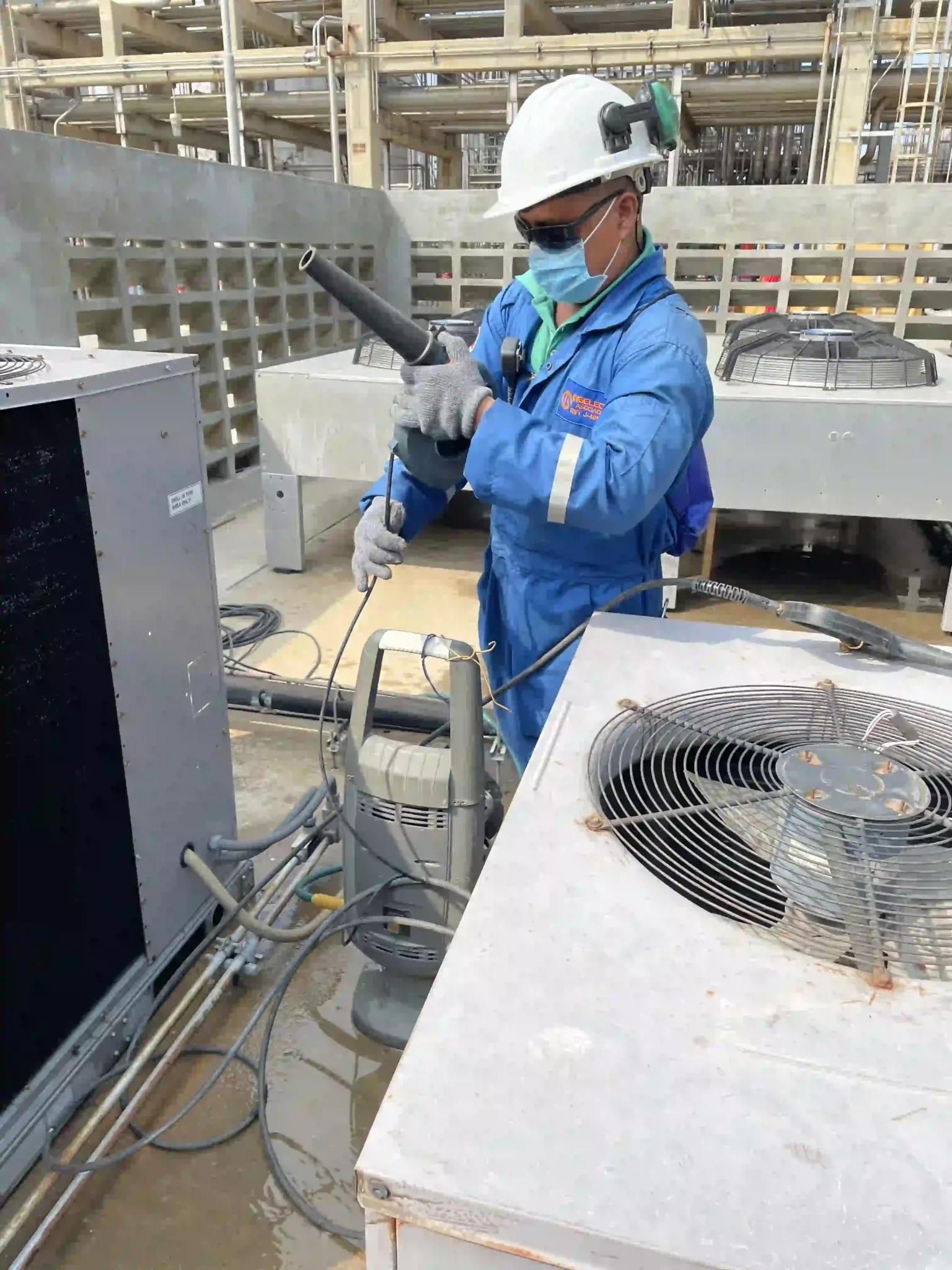 Preventive and corrective maintenance of comfort and precision equipment at the methanol plant in Oriente Metor (1)