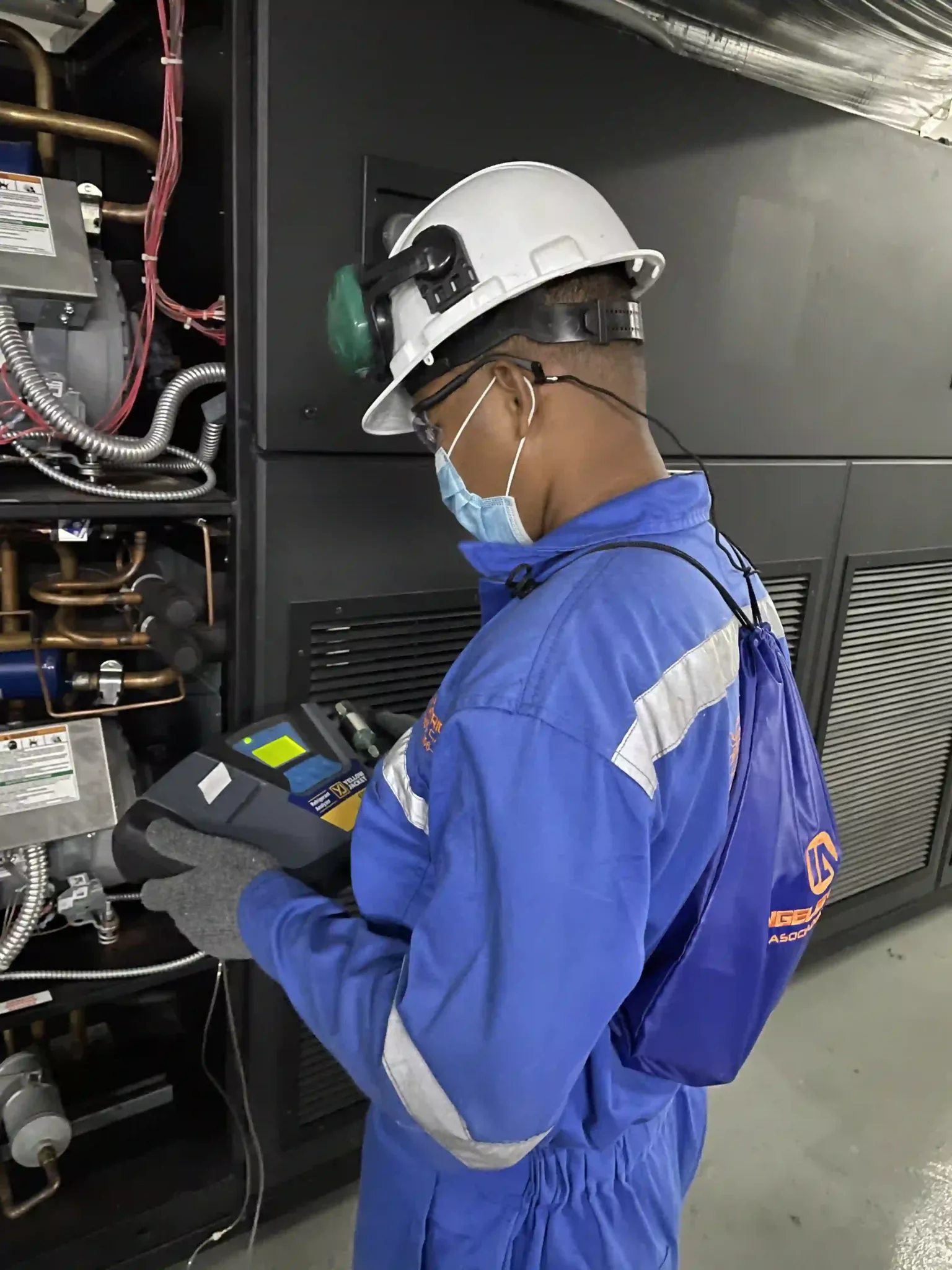 Preventive and corrective maintenance of comfort and precision equipment at the methanol plant in Oriente Metor (3)