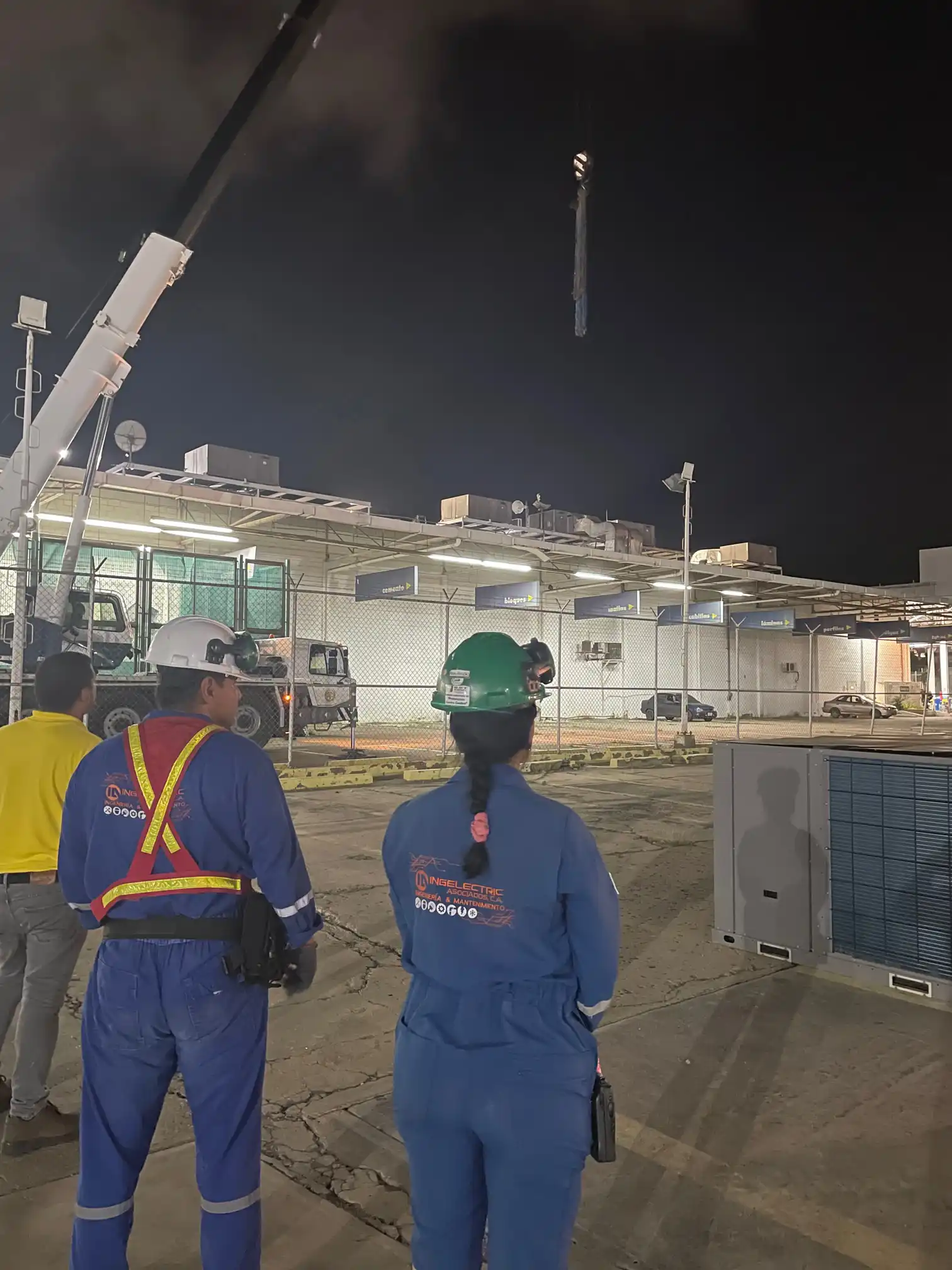 Installation of 4 compact units 20TR - Ferreteria Epa Puerto La Cruz (5)