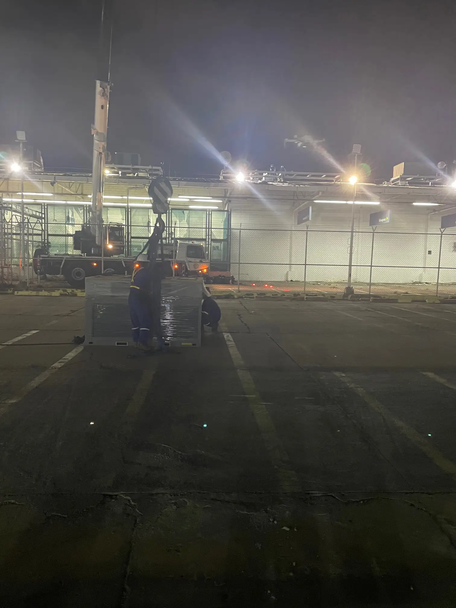 Installation of 4 compact units 20TR - Ferreteria Epa Puerto La Cruz (8)