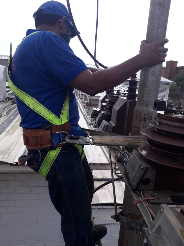 Mantenimiento correctivo transformador de corriente Ferretería Epa 2020 (10)