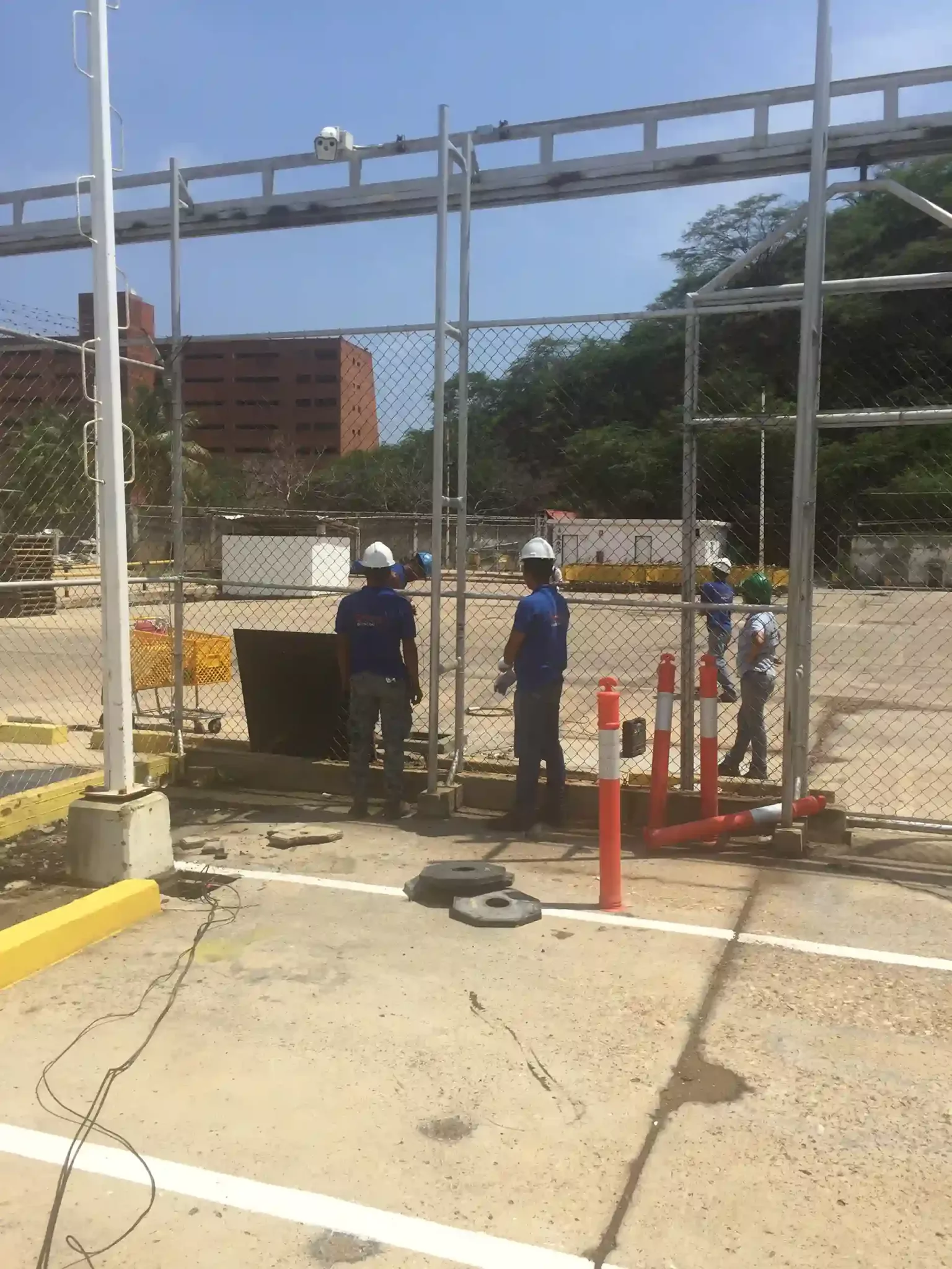 Corrective on lighting pole Ferreteria EPA (22) copy