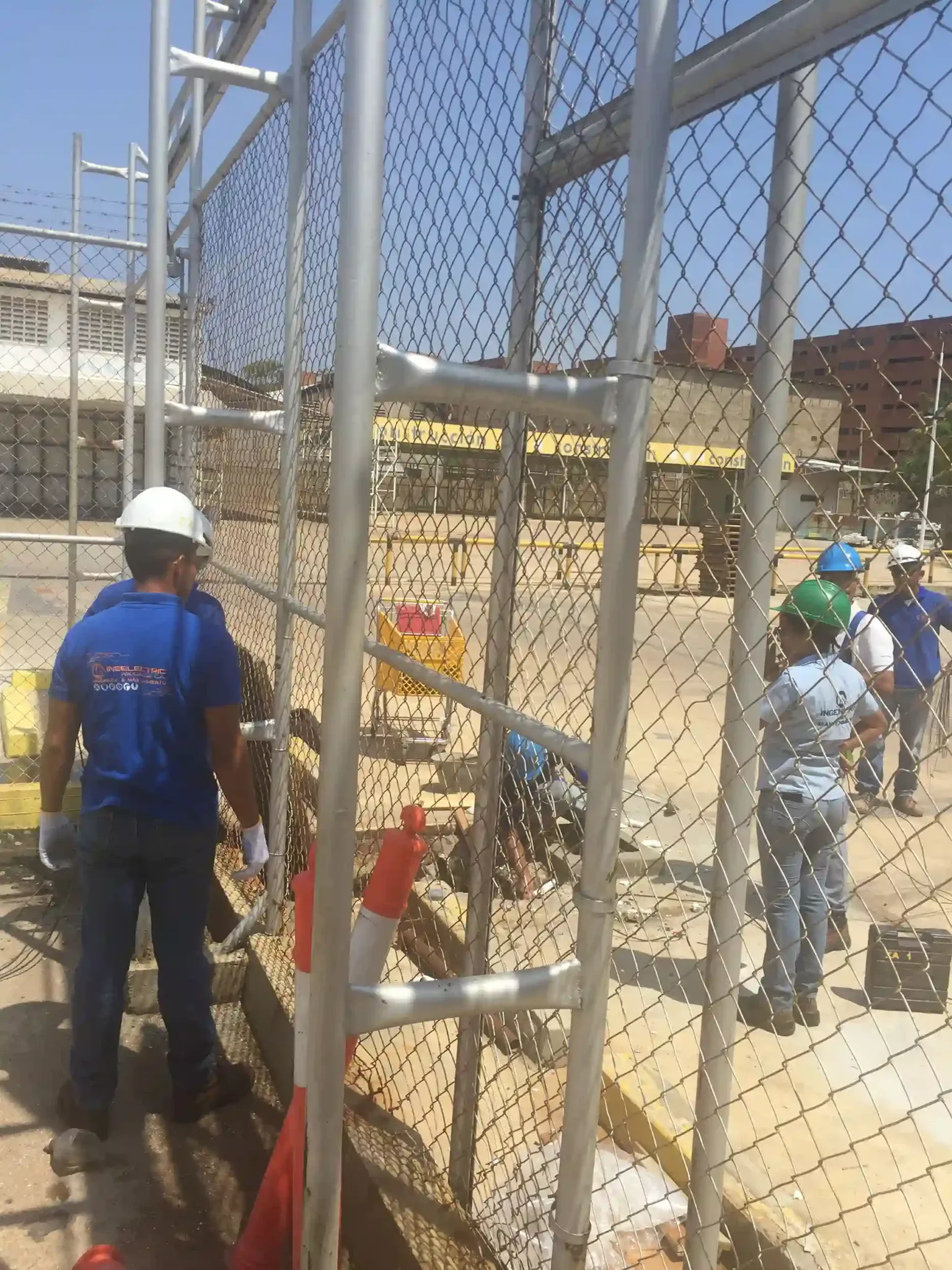 Corrective on lighting pole Ferreteria EPA (23) copy