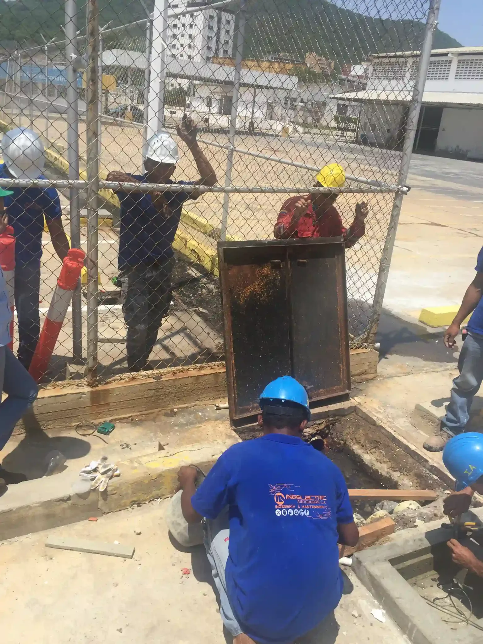 Corrective on lighting pole Ferreteria EPA (24) copy