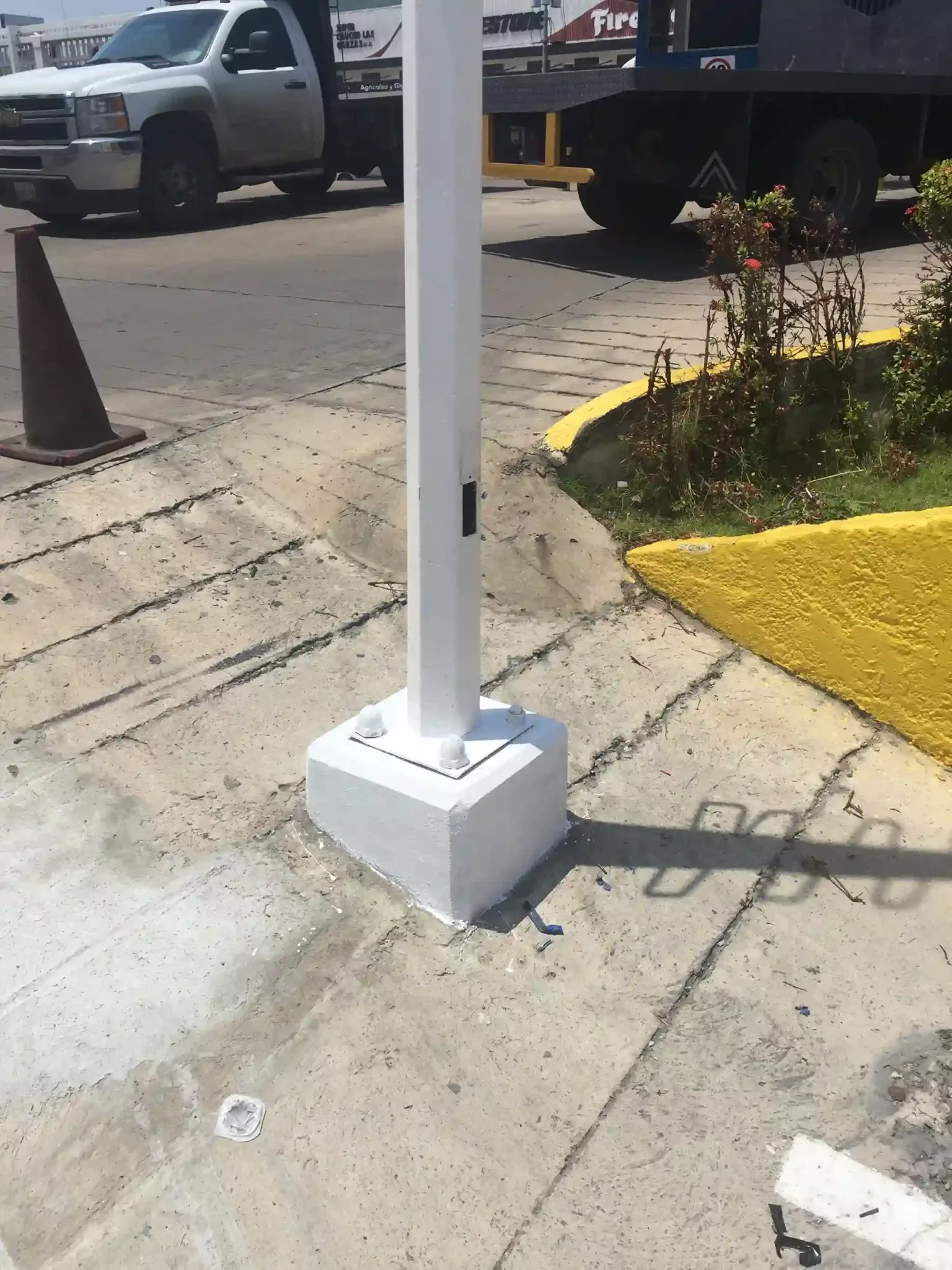 Corrective on lighting pole Ferreteria EPA (26) copy